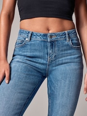 Mittelblau - Own. Tiefe Stretch-Jans mit ausgestelltem Bein und Saumschlitzen hintern - Bild 5 von 14