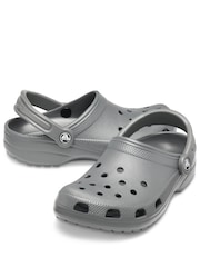 رمادي - خف بنعل سميك كلاسيكي للكبار من Crocs - صورة 5 من 11