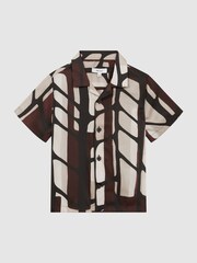 Reiss Bordeaux Rico Junior Abstract Print Cuban Collar Shirt - Image 2 of 8