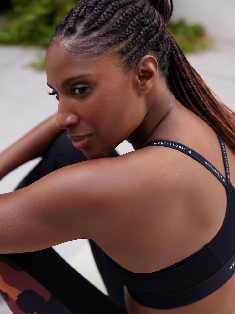 Czarny - Medium Impact Run Dry Tech Crop Sports Bra - Image 8 of 12