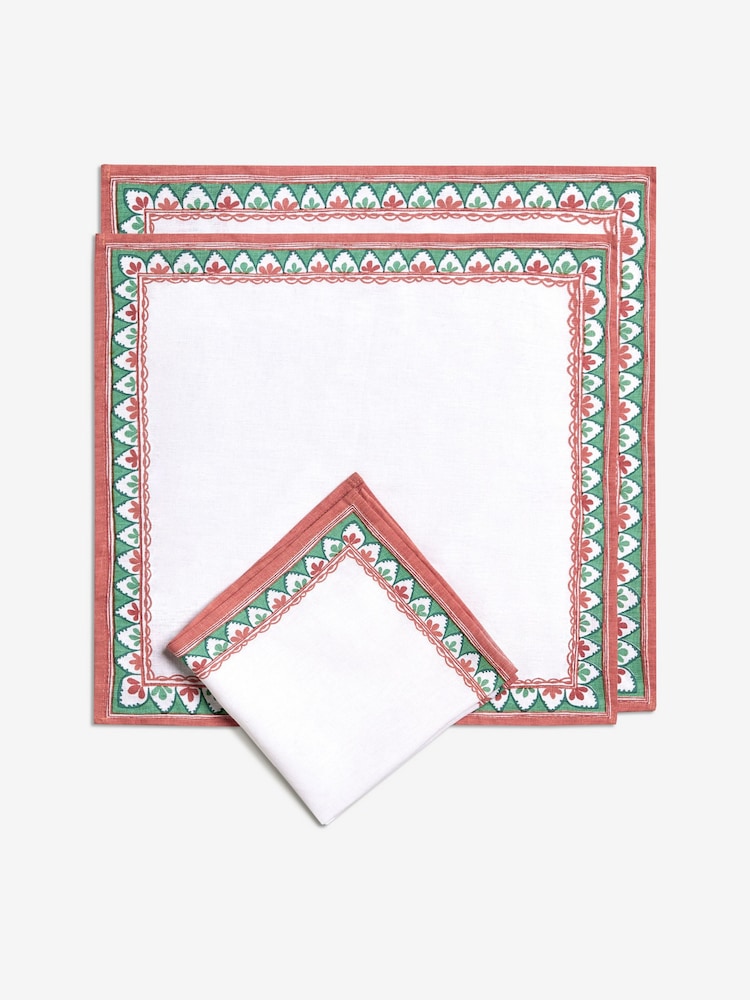 Nina Campbell Set of 4 White/Pink/Green Pattern Trim Napkins - Image 2 of 3