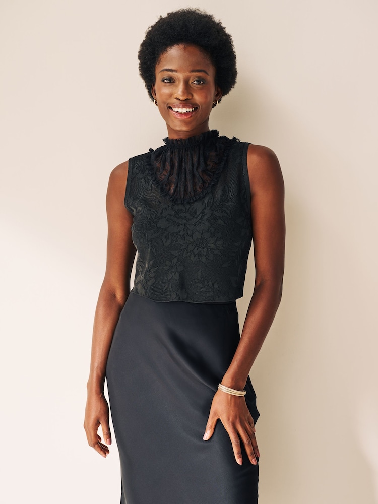 Schwarz - Cropped Strick-Top mit Spitze - Bild 1 von 6 Schwarz - Cropped Strick-Top mit Spitze - Bild 1 von 6