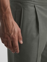 Reiss Khaki Brighton Relaxed Drawstring Trousers with Turn-Ups - Image 4 of 7