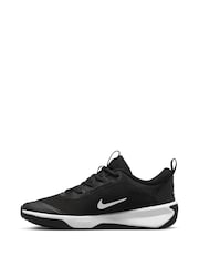 Nike Black/White Youth Omni Multi-Court Trainers - Image 4 of 9