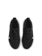 Nike Black/White Youth Omni Multi-Court Trainers - Image 7 of 9