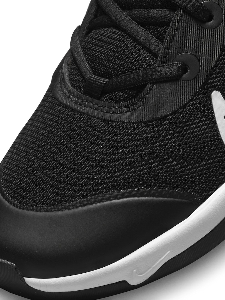 Nike Black/White Youth Omni Multi-Court Trainers - Image 8 of 9