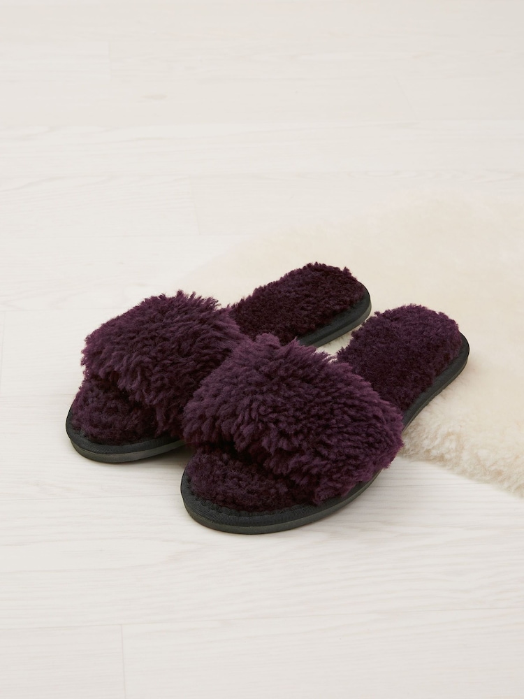 כפכפי צמר כבש של Celtic & Co. בסגול - תמונה 5 מתוך 5 כפכפי צמר כבש של Celtic & Co. בסגול - תמונה 5 מתוך 5