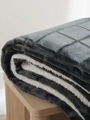 Charcoal Grey Cosy Sherpa Fleece Grid Throw - Image 5 of 6