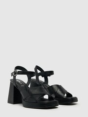 Negro - Zapatos de tacón con plataforma y tira cruzada Sarah de Schuh - Imagen 2 de 4