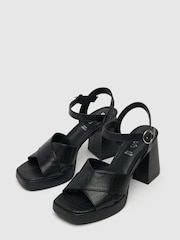 Negro - Zapatos de tacón con plataforma y tira cruzada Sarah de Schuh - Imagen 3 de 4