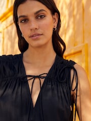Schwarz/Braun - Gestuftes Minikleid mit besticktem Saum - Bild 4 von 7