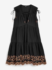 Schwarz/Braun - Gestuftes Minikleid mit besticktem Saum - Bild 6 von 7