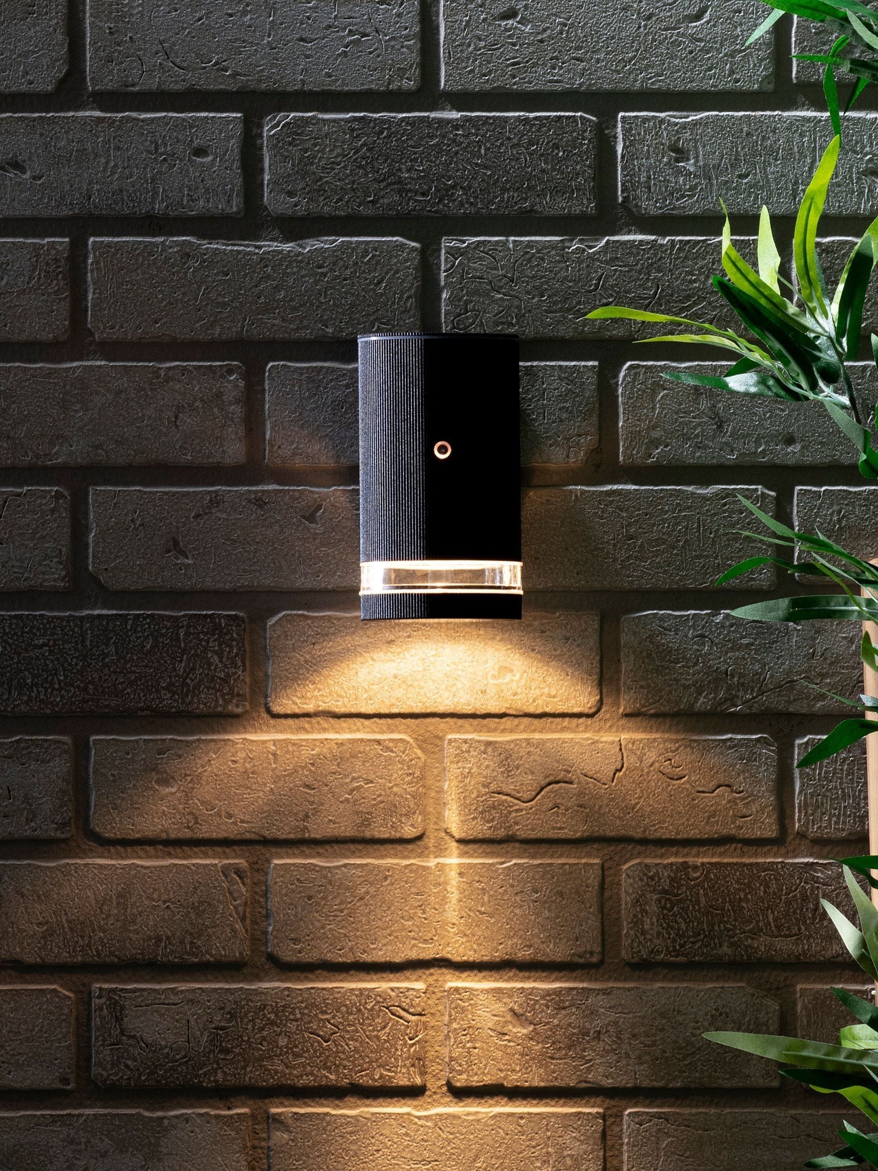 Up and down light with photocell 2025