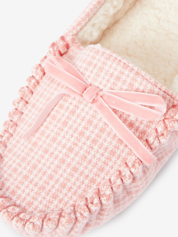 Rosa, kariert - Mokassins mit Fellimitatfutte - Bild 8 von 8 Rosa, kariert - Mokassins mit Fellimitatfutte - Bild 8 von 8