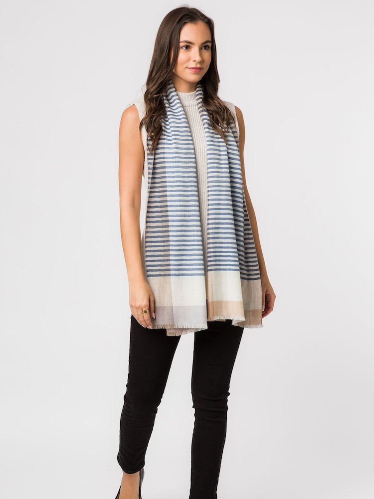 Pure Luxuries London Blue Accent Cashmere & Merino Wool Pashmina - Image 2 of 4 Pure Luxuries London Blue Accent Cashmere & Merino Wool Pashmina - Image 2 of 4