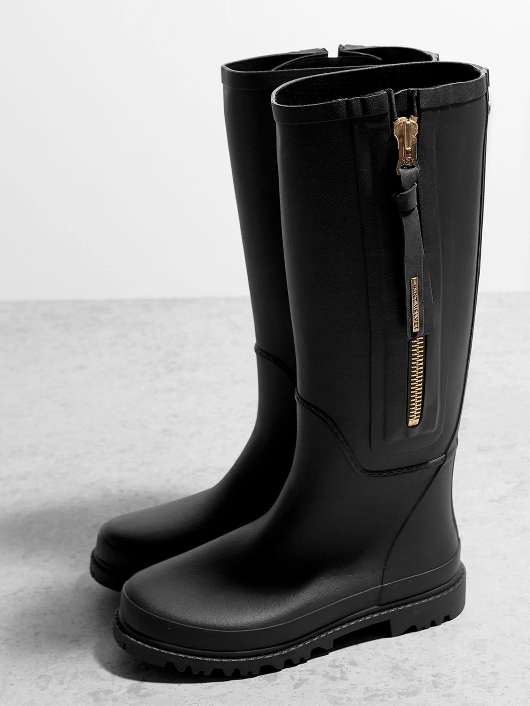 Zip up wellies top