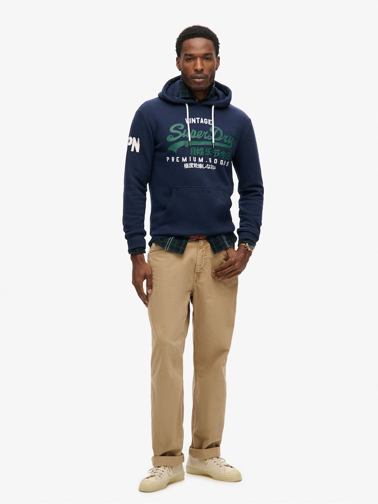 Sudadera clásica y ajustada con capucha y logo de estilo vintage de Superdry - Imagen 2 de 8 Sudadera clásica y ajustada con capucha y logo de estilo vintage de Superdry - Imagen 2 de 8