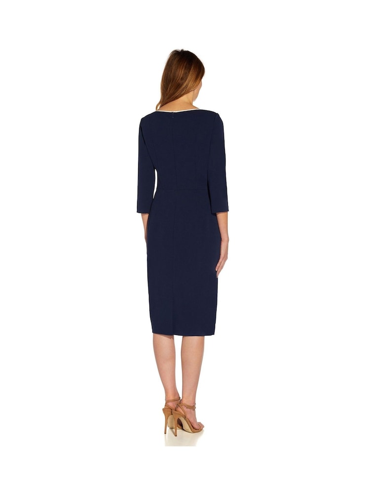 Adrianna Papell Kreppkleid mit Bindegürtel und Paspelierung, Blau - Bild 2 von 5 Adrianna Papell Kreppkleid mit Bindegürtel und Paspelierung, Blau - Bild 2 von 5