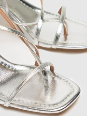 Sandalias plateadas con tiras Storm de Schuh - Imagen 4 de 4