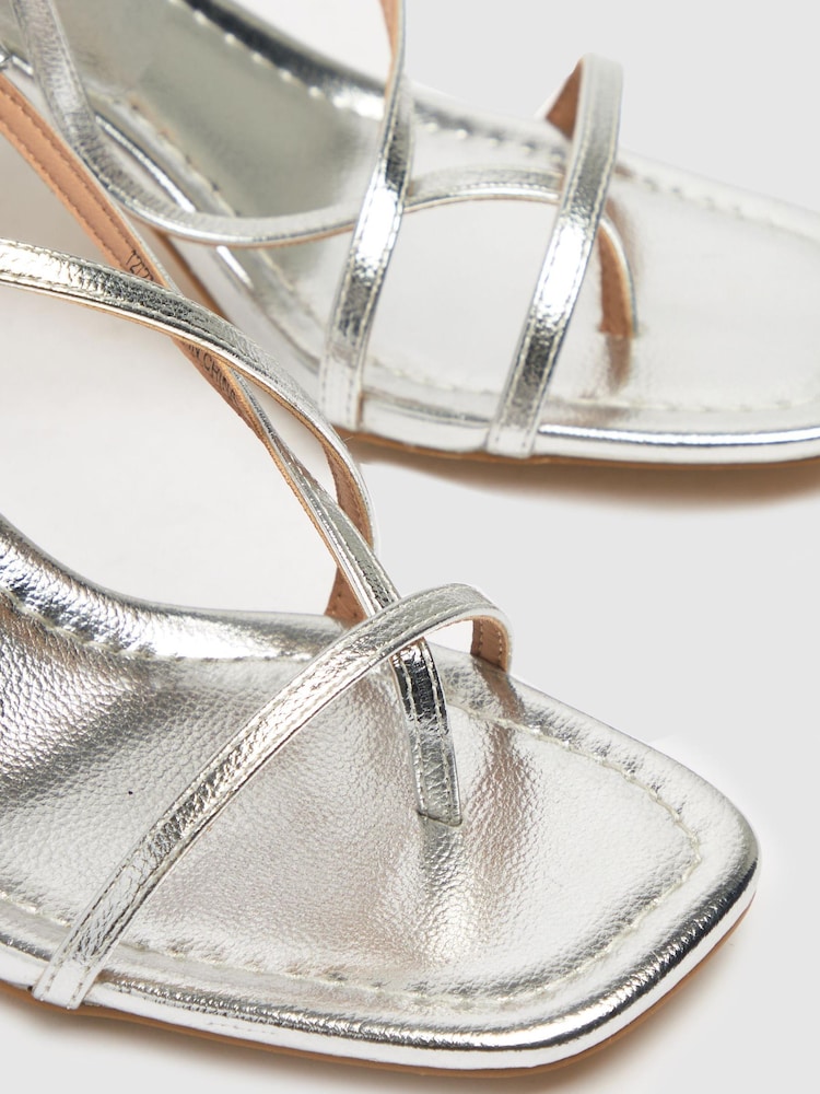 Sandalias plateadas con tiras Storm de Schuh - Imagen 4 de 4