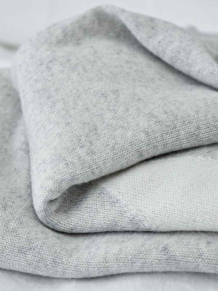 The White Company Baby Grey Star Luxury Cashmere Blanket - Image 2 of 4