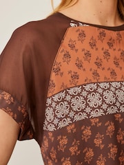 Braun/Creme - T-Shirt aus Mischgewebe mit Raglanärmeln - Bild 4 von 5