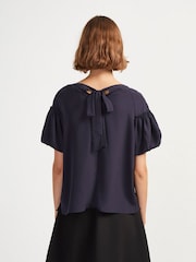 Blusa ligera con manga abullonada en crepé de French Connection - Imagen 2 de 4