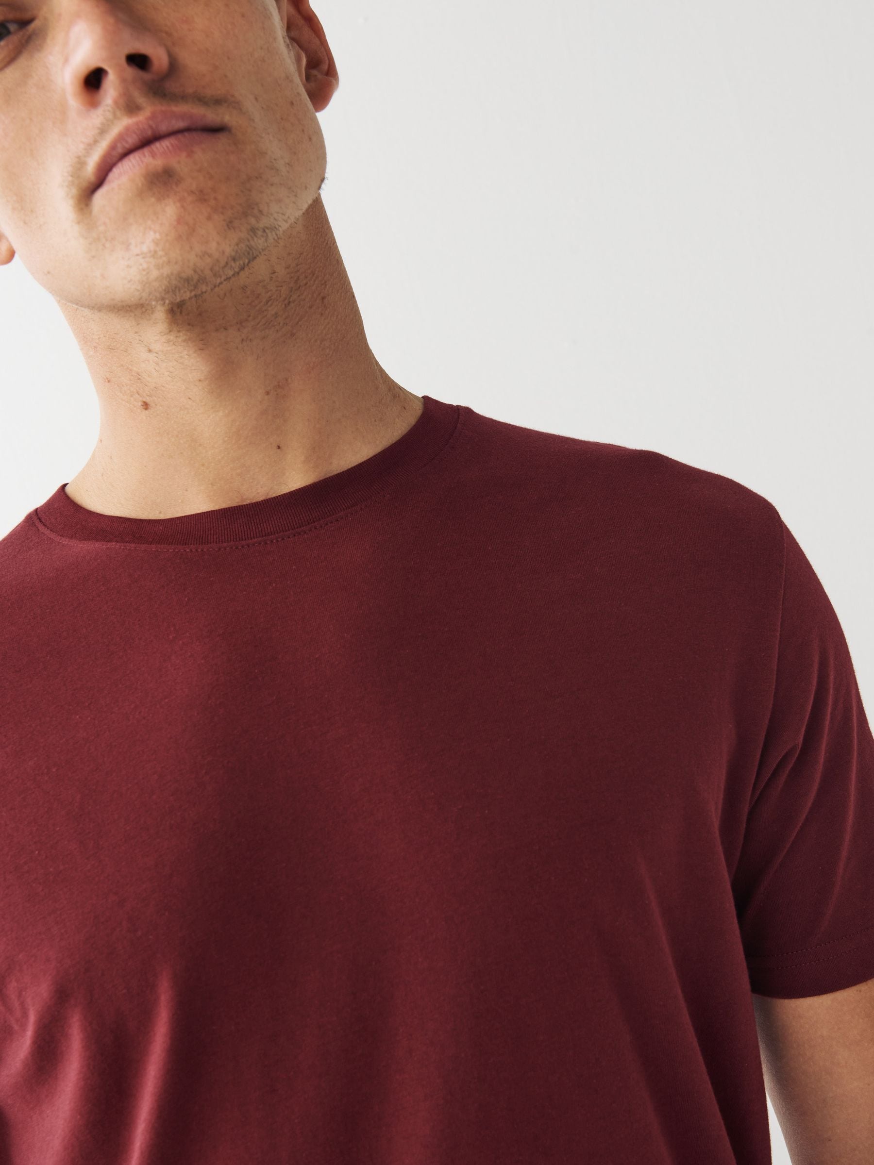 2025年激安 Fit Regular Burgundy Red Buy Essential T Cotton Neck Crew トップス