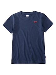 כחול  - ®Levi's חולצת טי עם לוגו מגן קטן בתיבת כנף עטלף על גבי החזה, %100 כותנה - Image 6 of 6