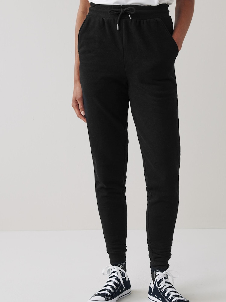 Schwarz - Essentials Jogginghose aus Baumwolljersey - Bild 1 von 5 Schwarz - Essentials Jogginghose aus Baumwolljersey - Bild 1 von 5