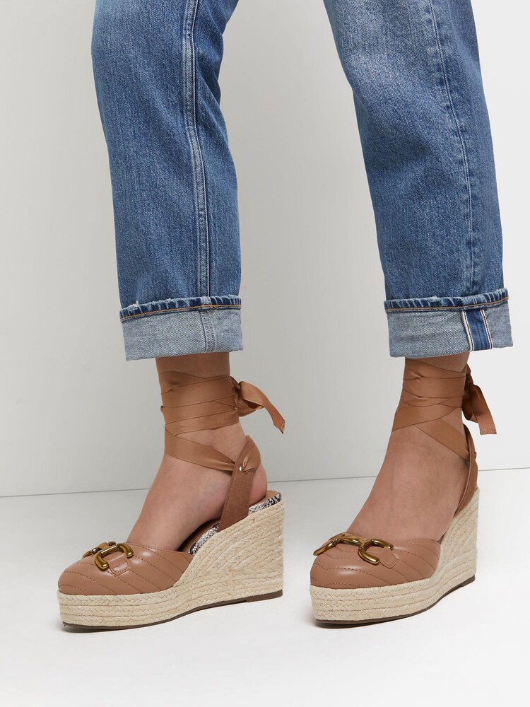 River Island Zweiteilige Schuhe mit Schnalle und Keilabsatz, Hellbeige - Bild 4 von 4