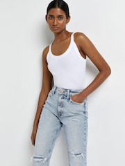 River Island Gesäßformende Mom-Jeans mit hohem Bund, Blau - Bild 4 von 5