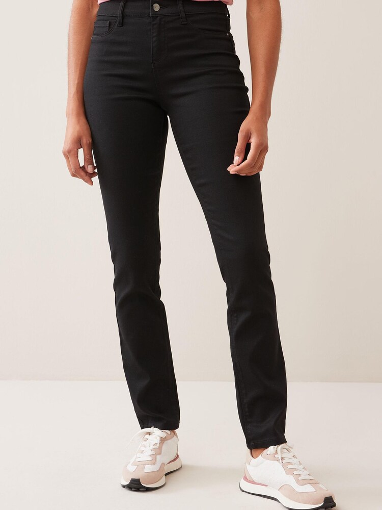 Schwarz - Schmal geschnittene Power-Stretch-Jeans - Bild 1 von 5 Schwarz - Schmal geschnittene Power-Stretch-Jeans - Bild 1 von 5