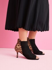 Schwarz/Animalprint - Forever Comfort® Peeptoe-Stiefeletten aus Materialmix - Bild 3 von 8