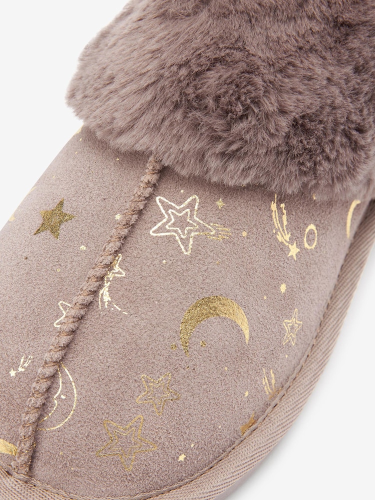 Nerzbraun/Pink, Glitzer, Mond und Sterne - Pantoffeln aus Veloursleder mit Futter aus Fellimitat - Bild 6 von 6 Nerzbraun/Pink, Glitzer, Mond und Sterne - Pantoffeln aus Veloursleder mit Futter aus Fellimitat - Bild 6 von 6