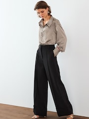 Schwarz - Tailored-Hose mit weitem Bein und Umschlag - Bild 1 von 5