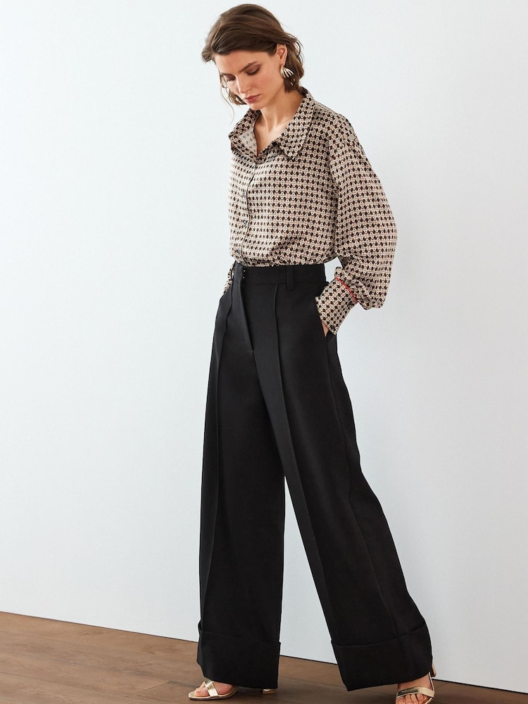 Schwarz - Tailored-Hose mit weitem Bein und Umschlag - Bild 1 von 5 Schwarz - Tailored-Hose mit weitem Bein und Umschlag - Bild 1 von 5