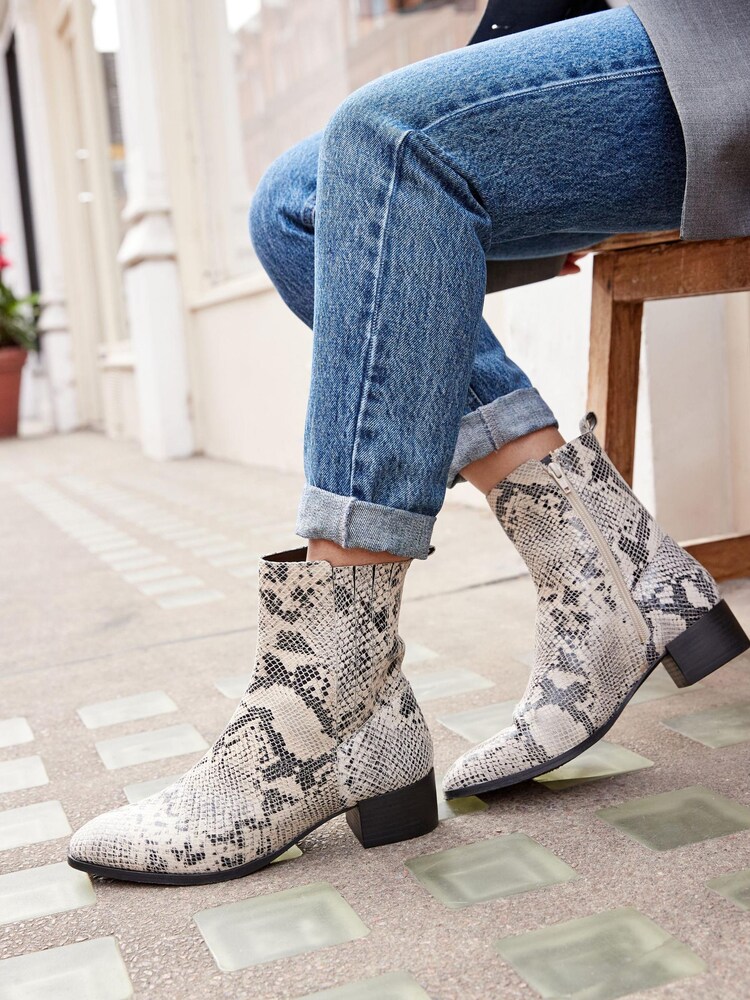Schlangen-Print - Forever Comfort® Chelsea-Stiefel aus Leder - Bild 1 von 7
