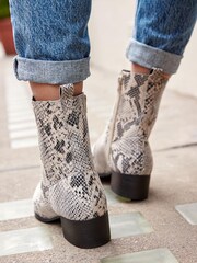 Schlangen-Print - Forever Comfort® Chelsea-Stiefel aus Leder - Bild 2 von 7