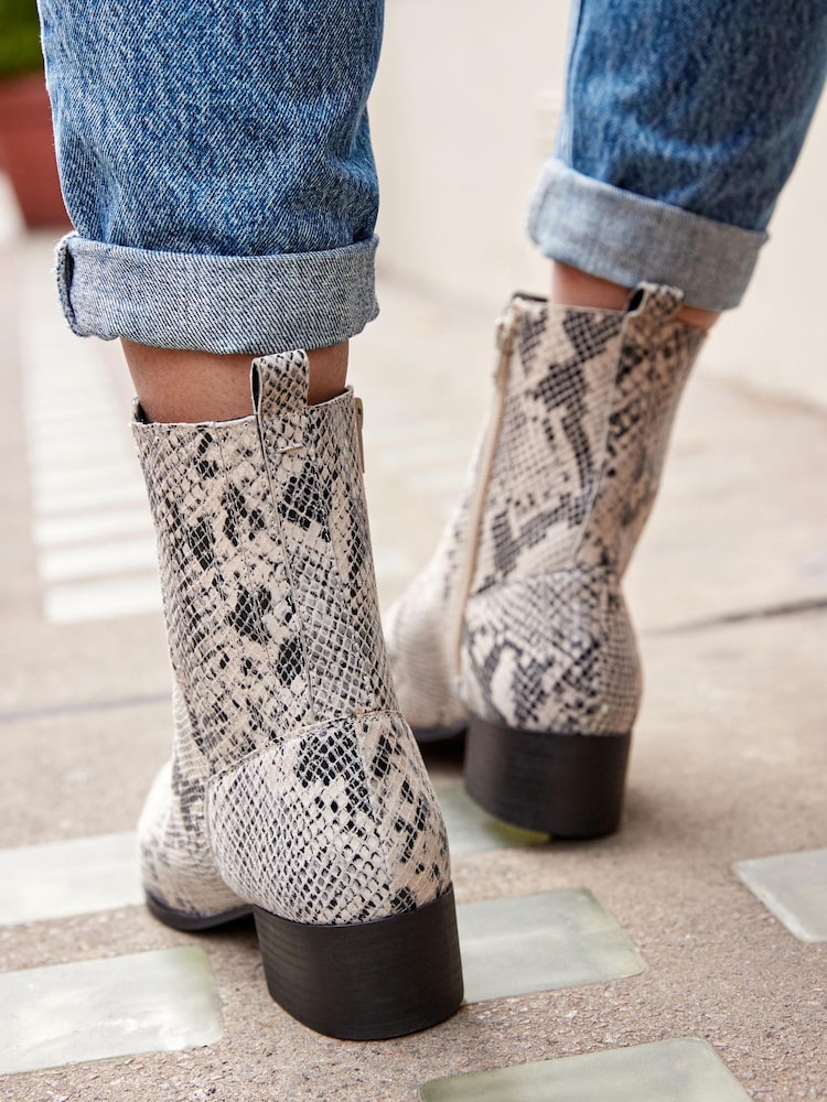 Schlangen-Print - Forever Comfort® Chelsea-Stiefel aus Leder - Bild 2 von 7 Schlangen-Print - Forever Comfort® Chelsea-Stiefel aus Leder - Bild 2 von 7