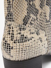 Schlangen-Print - Forever Comfort® Chelsea-Stiefel aus Leder - Bild 7 von 7