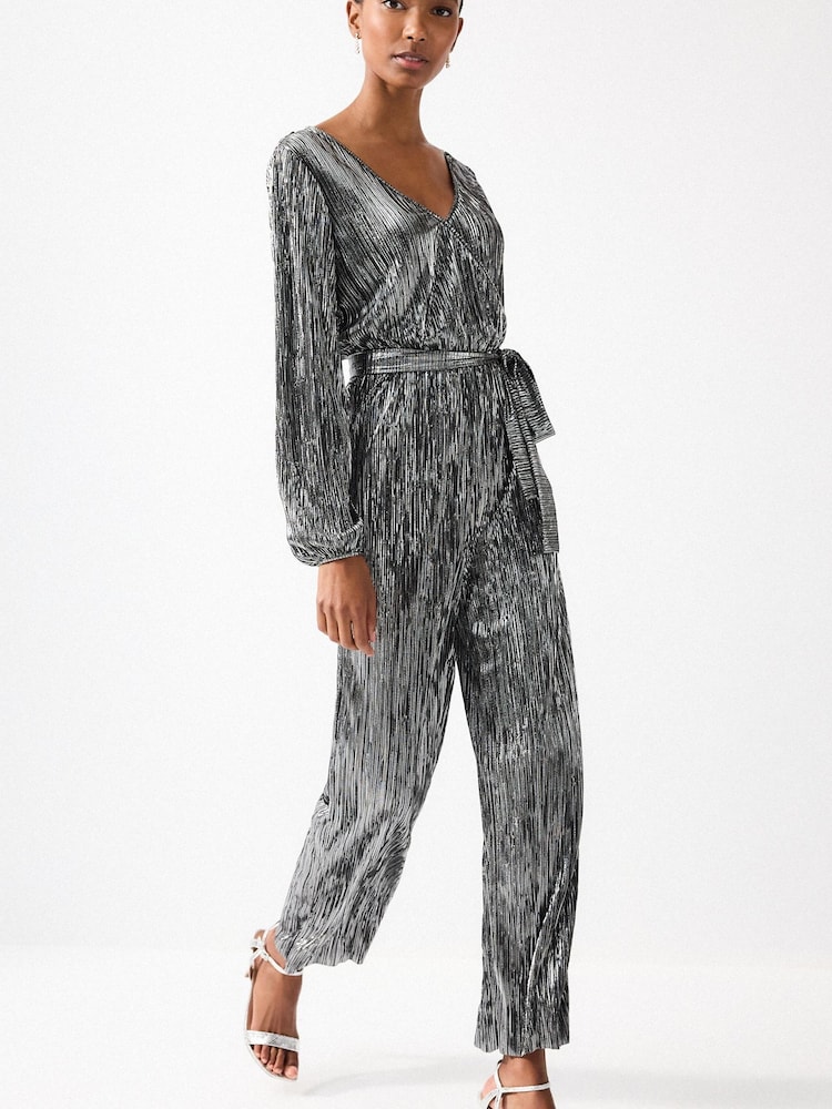 Metallic - Plissierter, langärmeliger Jumpsuit in Metallic - Bild 2 von 4