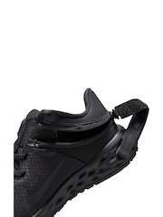 Nike Black Revolution 6 FlyEase Junior Trainers - Image 11 of 14