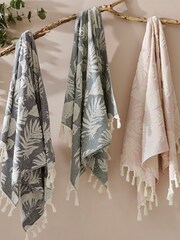 furn. Green 100% Cotton Tropics Hamman Style Tassel Bath Towel - Image 2 of 6