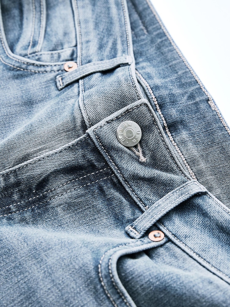 Verwaschenes Grau - Own Low Rise Stretch-Jeans mit ausgestelltem Bein und Saumschlitzen - Bild 11 von 11