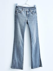 Verwaschenes Grau - Own Low Rise Stretch-Jeans mit ausgestelltem Bein und Saumschlitzen - Bild 5 von 11