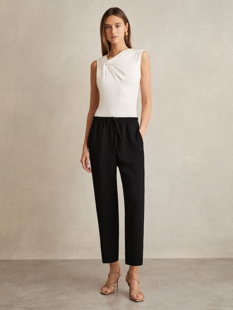 Negro - Reiss Hailey Pull-On Pantalones cónicos - Imagen 5 de 5 Negro - Reiss Hailey Pull-On Pantalones cónicos - Imagen 5 de 5