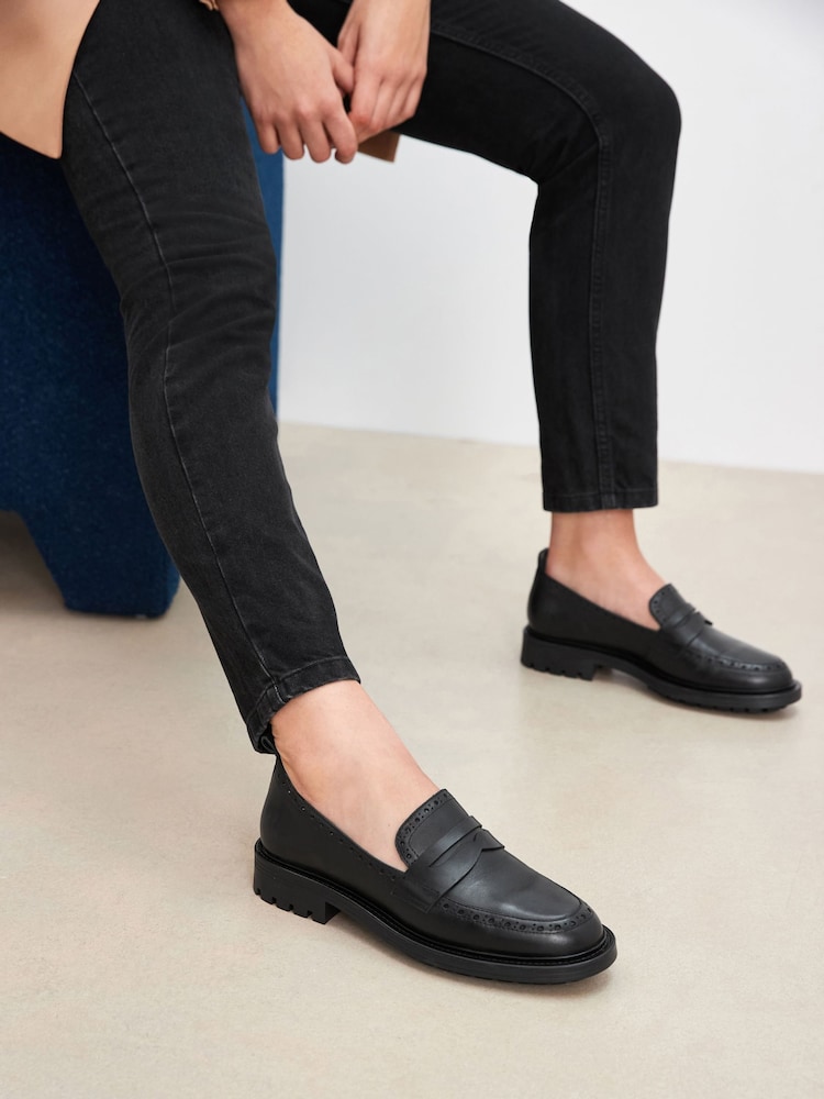 črna - Usnjeni mokasini z debelim podplatom in brogue detajlom Forever Comfort® - Slika 2 iz 10