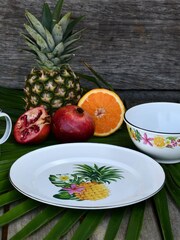 Summerhouse White Set of 4 Garden Waikiki Enamel Plates - Image 1 of 2