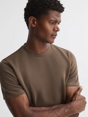 تي شيرت جيرسيه إنترلوك بحافة رقبة مستديرة من Reiss Bradley - صورة 1 من 4